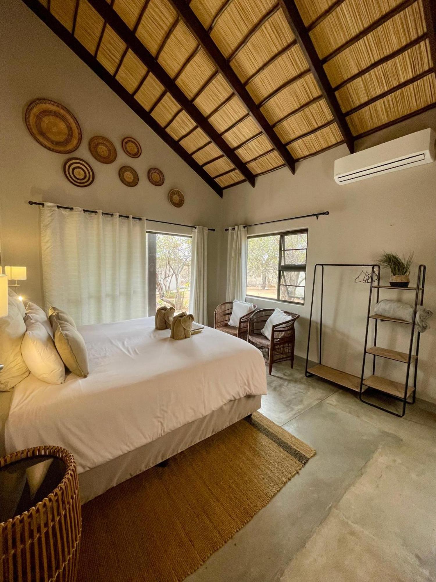 The Baobab Bush Lodge And Villa Ходспруит Екстериор снимка