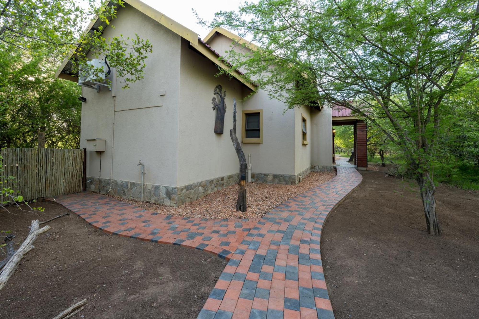 The Baobab Bush Lodge And Villa Ходспруит Екстериор снимка