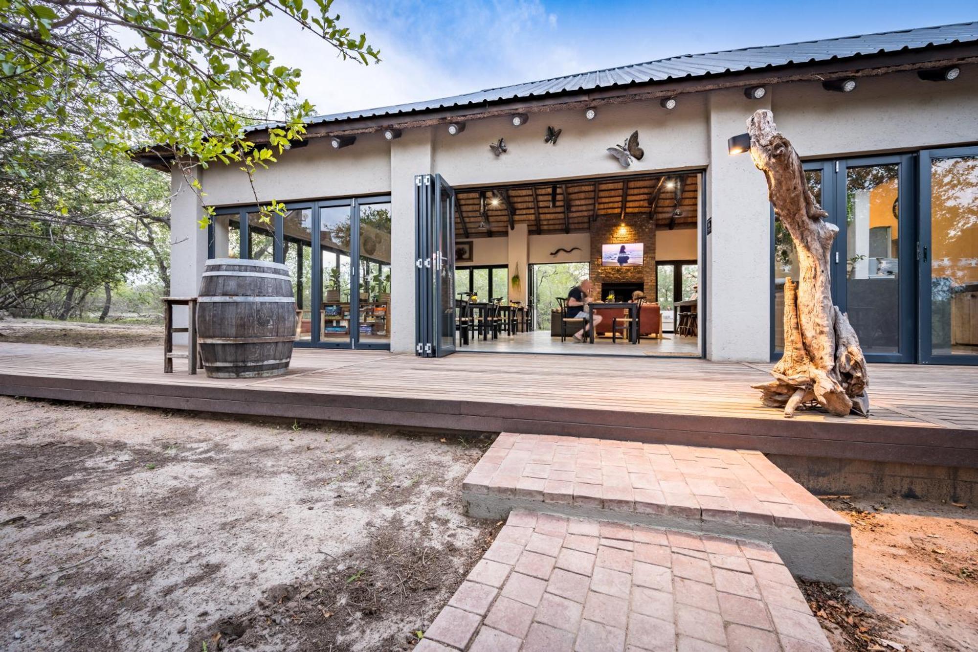 The Baobab Bush Lodge And Villa Ходспруит Екстериор снимка